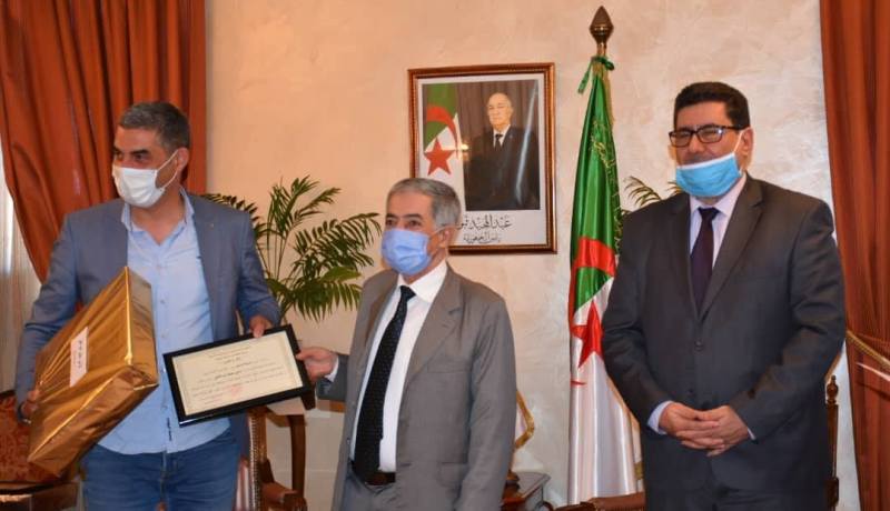 وزير الفلاحة يكرم عددا من الأطباء البيطريين الناشطين بولاية البليدة