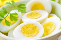 أخرج البيض لخير الخلق… أبشري واتبعي السنّة