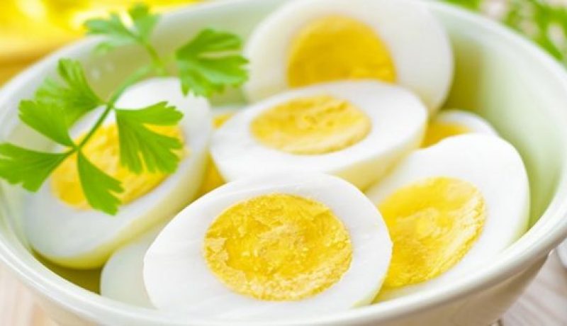 أخرج البيض لخير الخلق… أبشري واتبعي السنّة