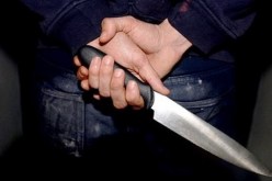 مختل عقليا يطعن شرطي بأولاد رشاش في خنشلة