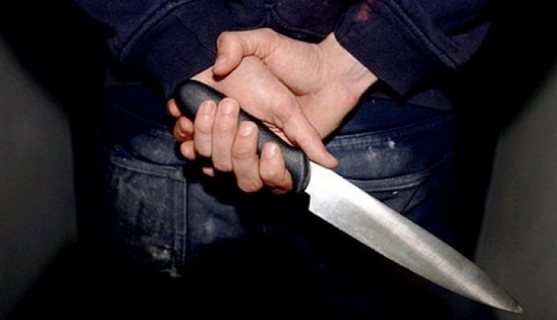 مختل عقليا يطعن شرطي بأولاد رشاش في خنشلة