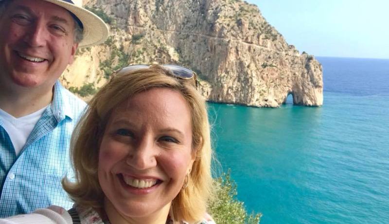 السفير الأمريكي وزوجته يغادران أرض الوطن: “ستبقى الجزائر محفورة بقلبينا وعقلينا للأبد”