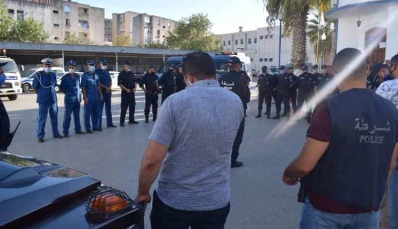 سكيكدة: توقيف مطلوبين لدى العدالة وتهديم خمارتين