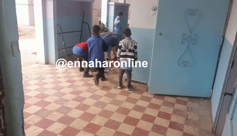 تلاميذ وأساتذة يتحوّلون إلى” كوسيرجات” بسبب “الفوط”