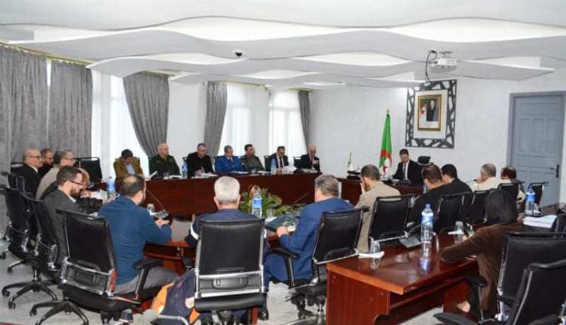 والي مستغانم ينصب خلية أزمة للمتابعة والوقاية من فيروس كورونا