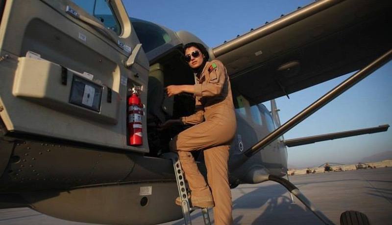 صور لأول قائدة في الجيش الأفغاني