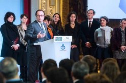 هولاند يدعو الفرنسيين إلى التفاؤل في نهاية السنة بعد هجمات العاصمة باريس