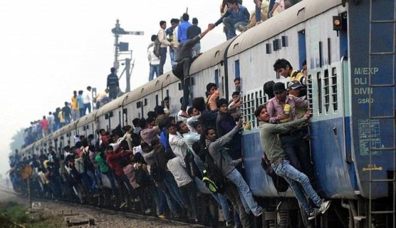 بالصور  زحمة شبكة القطارات في الهند