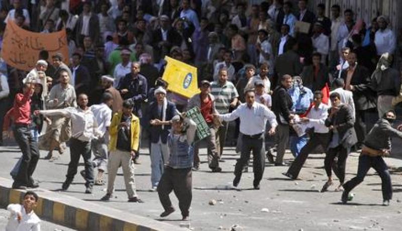 ارتفاع قتلى التظاهرات إلى 3 في اليمن والإفراج عن 25 ناشطا