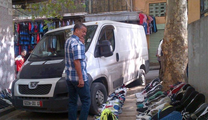 صورة لخظر بلومي في سوق الدلالة