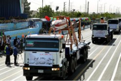 إيران تكشف النقاب عن صاروخ بالستي مطور وقاعدة دفاع جوي