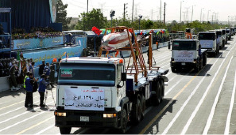 إيران تكشف النقاب عن صاروخ بالستي مطور وقاعدة دفاع جوي