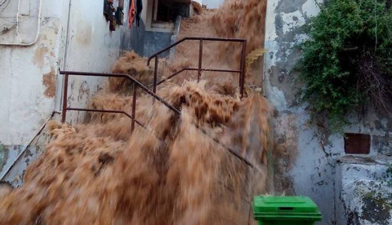 إنفجار أنبوب كبير للمياه في منطقة ديار البابور في بلوزداد بالعاصمة