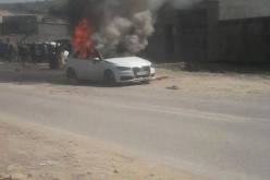 صور لحرق سيارة في بومرداس بعد أن قام صاحبها بدهس طفل وقتله