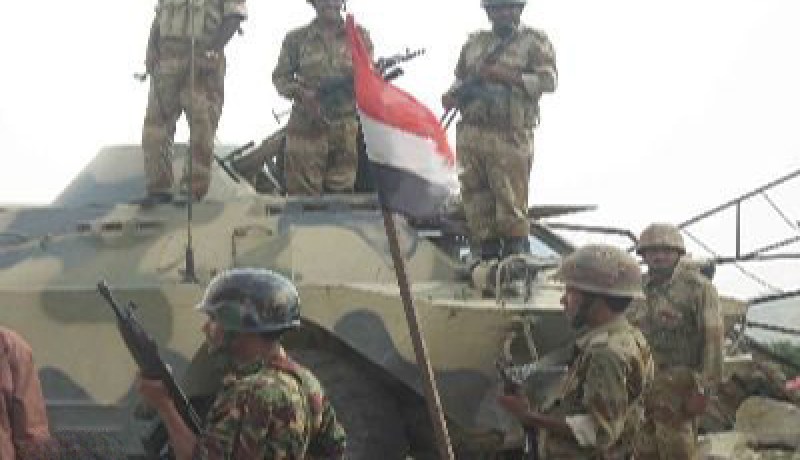 مقتل 24 شخص في هجوم للقاعدة على ثكنة عسكرية في لودر باليمن