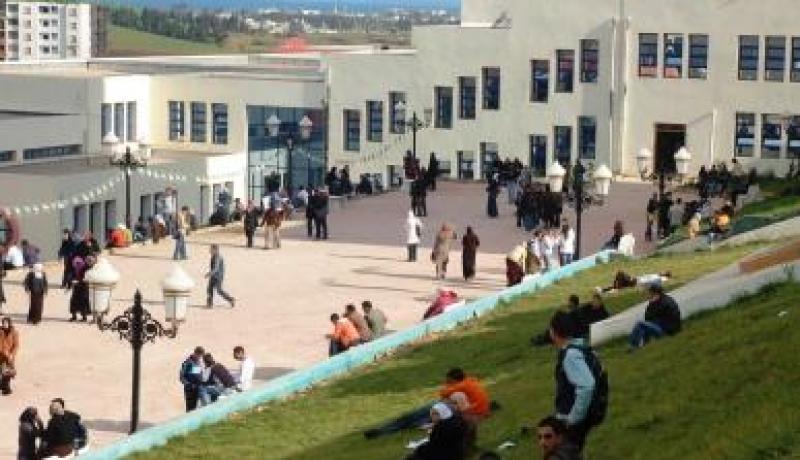 منح للخارج لغير مستحقيها وأساتذة يدرسون بالخارج يتقاضون رواتب بالجزائر