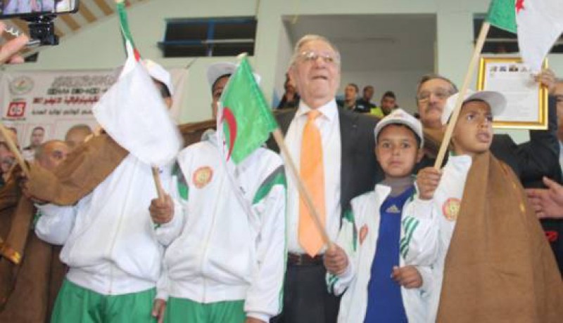 حكاية البرنوس..ولد عباس يرد على عمارة بن يونس..!!