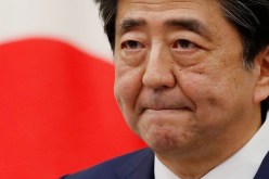 رئيس وزراء اليابان شينزو آبي يستقيل من منصبه