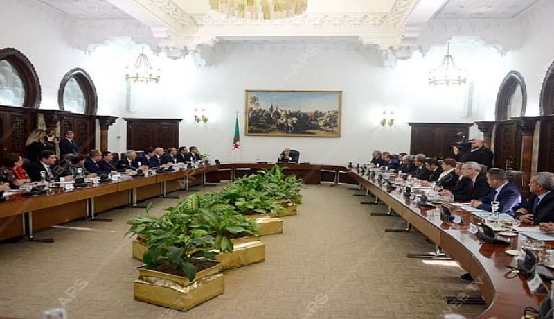 مجلس الوزراء يناقش ويصادق غدا على التعديل الدستوري