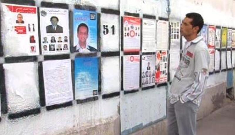 الإلصاق العشوائي للقوائم يغزو شوارع مدينة وهران