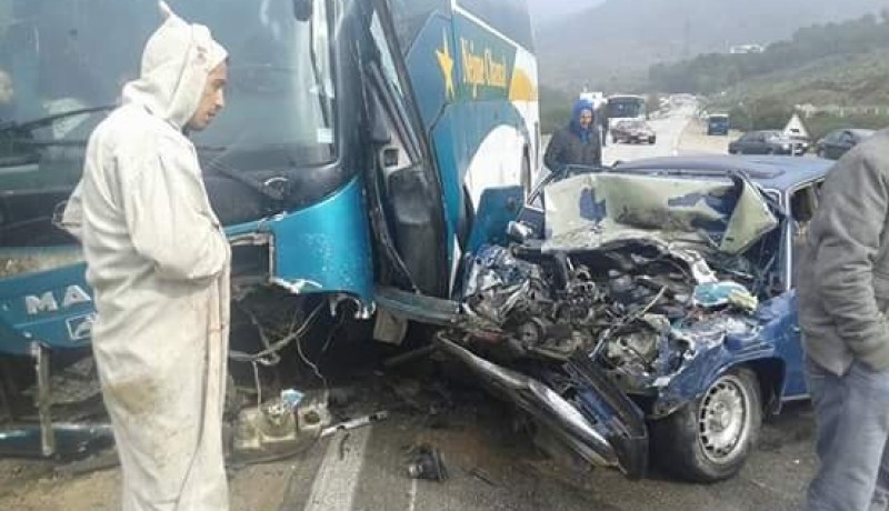3 قتلى و10 جرحى إثر اصطدام حافلة بسيارة في وهران