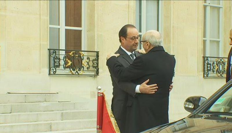 هولاند أبلغ الرئيس التونسي بقرب تدخل عسكري في ليبيا