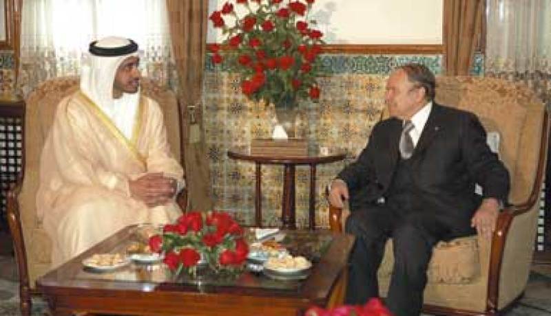 وزير الخارجية الإماراتي يعرب عن افتخار بلاده بعلاقتها مع الجزائر