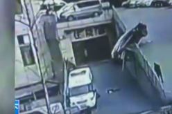 شاهد.. نجاة أم وطفلها من حادث مروع