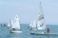 65 رياضيا ينشطون المرحلة الاخيرة من البطولة الوطنية للألواح الشراعية