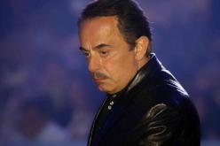 بالصّورة 4 فنانين يقرأون الفاتحة فوق نعش الفنان ملحم بركات