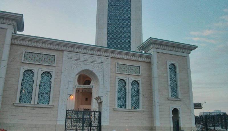 بالصور أول صلاة جمعة في المسجد الكبير العلامة عبد الحميد بن باديس بوهران