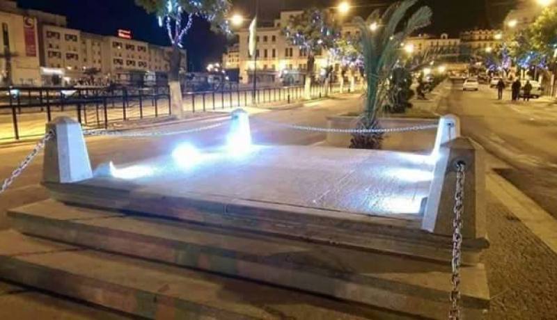 صور نقل تمثال العلامة ابن باديس من مكانه في قسنطينة