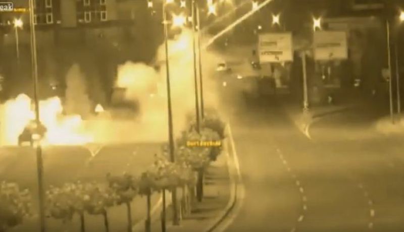 بالفيديو… هيليكوبتر الانقلابيين تستهدف سيارة للشرطة التركية
