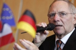 ألمانيا تدعو لفرض ضريبة بنزين للإنفاق على اللاجئين