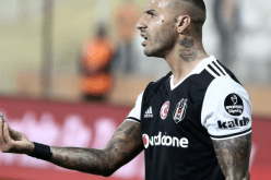 بالفيديو- “كواريزما” يستخدم سكينا ببراعة أمام الحكم