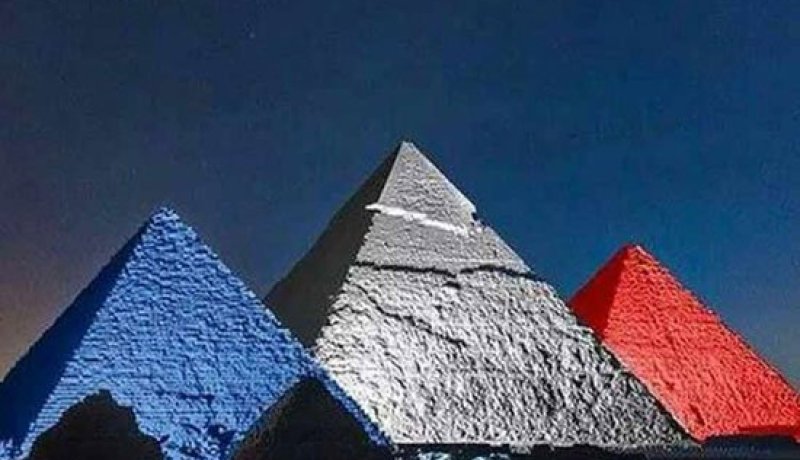 4 مشاهد لتضامن المصريين مع حادثة فرنسا