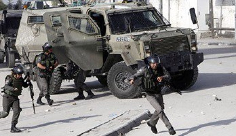 إصابة 6 إسرائيليين فى هجومين بسكين وثالث بسيارة فى الضفة الغربية