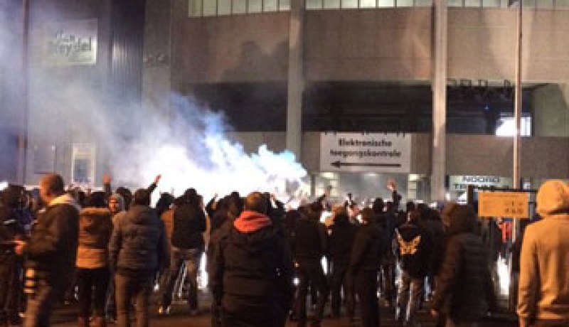 جماهير بروج البلجيكى تعترض على منعها من دخول مباراة نابولى