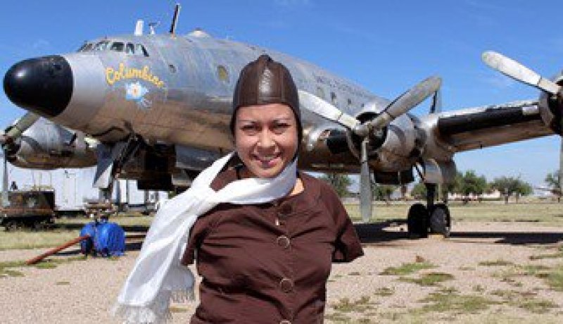 امريكية تدخل موسوعة جينيس كأول قائدة طائرات بدون ذراعين