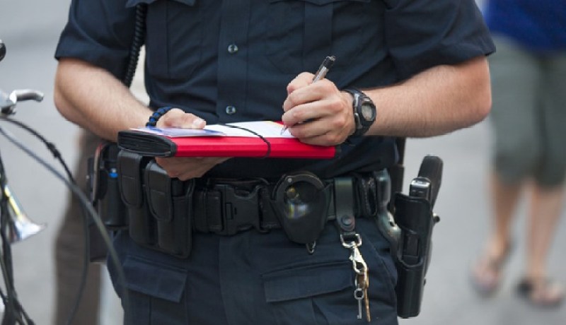 مخالفة مرورية تكلف شرطيا رصاصة في رأسه