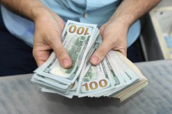 الدولار يتجه لتسجيل أسوأ أداء منذ 5 سنوات