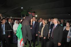 بالصور سلال يزور قرية التسلية المخصصة للأطفال والعائلات  بمركب 5 جويلية