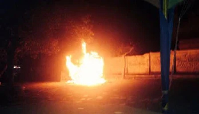 إصابة شرطيين بكدمات وجروح فى حرق الإخوان لسيارة شرطة بحلوان