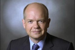 نظام الزعيم الليبي معمر القذافي “ينهار” وبريطانيا لن تمنح كوسا حصانة