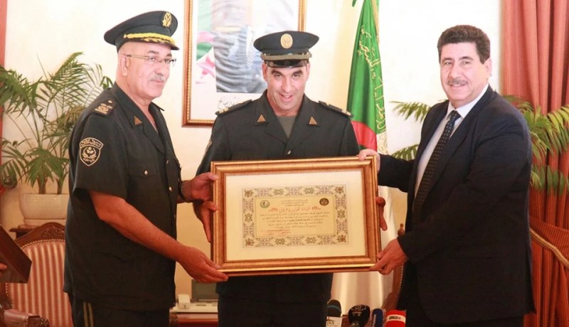 وزير الفلاحة يكرم ويرقي عون غابات إلى رتبة مفتش بعد إنقاذه فتاتين من حريق