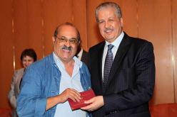 بالصور عبد المالك سلال يكرم الفنانين الجزائريين من بينهم مازوني وبهية راشدي