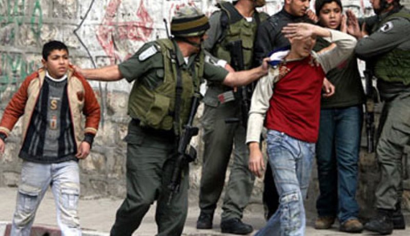 قوات الاحتلال تعتقل 4 فلسطينيين بالضفة الغربية