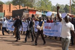 4 قتلى و45 جريحا في تظاهرات ضد صحيفة فرنسية بالنيجر