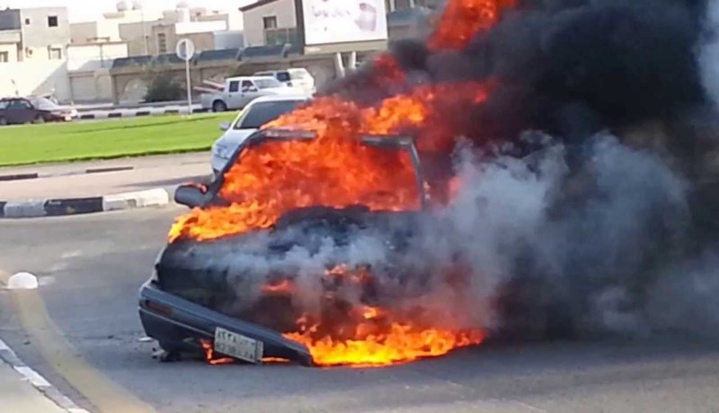 احتراق سيارة بالكامل  ببئر مراد رايس بالجزائر العاصمة