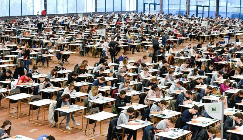 تعبئة في الجامعات الفرنسية لرفض رفع الرسوم الدراسية للأجانب